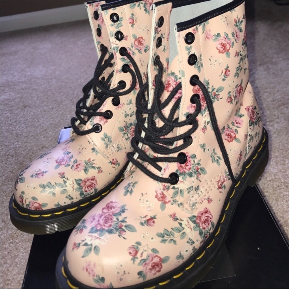 Floral dr martens 1460